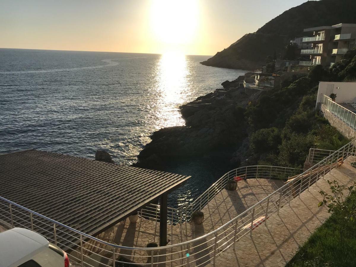 First Line Of The Sea 1 Apartment Dobra Voda Bagian luar foto