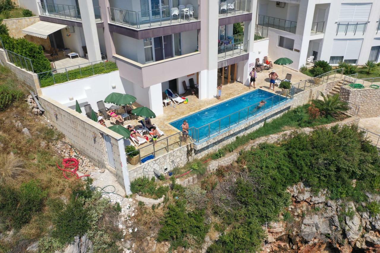 First Line Of The Sea 1 Apartment Dobra Voda Bagian luar foto