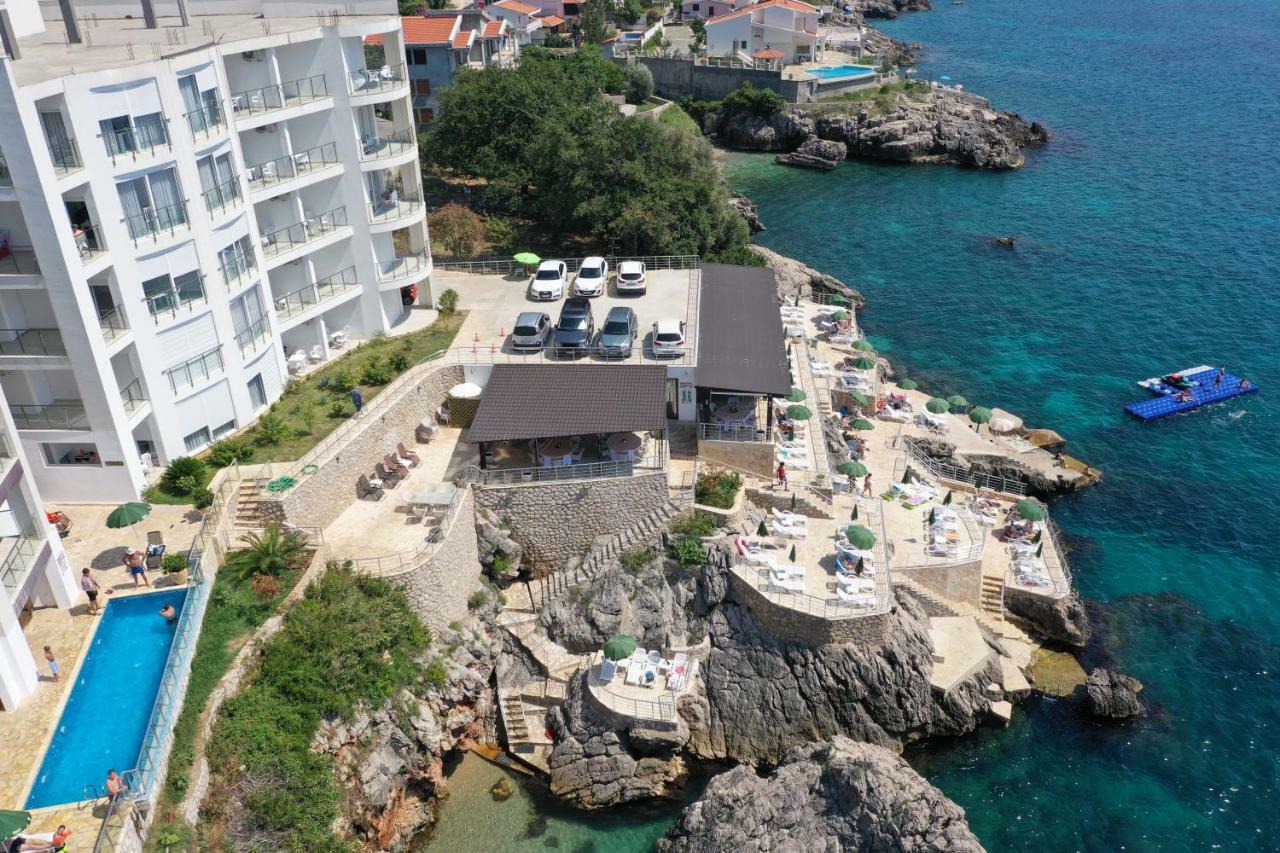 First Line Of The Sea 1 Apartment Dobra Voda Bagian luar foto