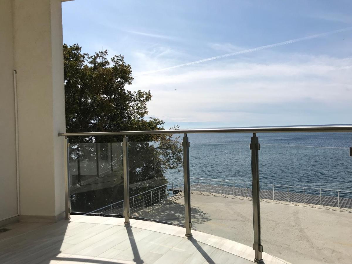 First Line Of The Sea 1 Apartment Dobra Voda Bagian luar foto